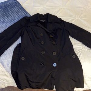 LONDON FOG Black Trench Coat. Size Small. Has Belt